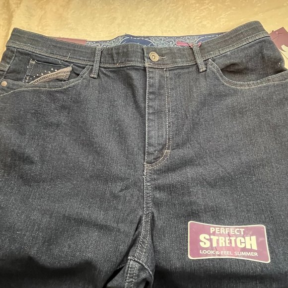 Gloria Vanderbilt Woman’s Black Barely Boot Cut Jean Pants Size 8 - Picture 7 of 8